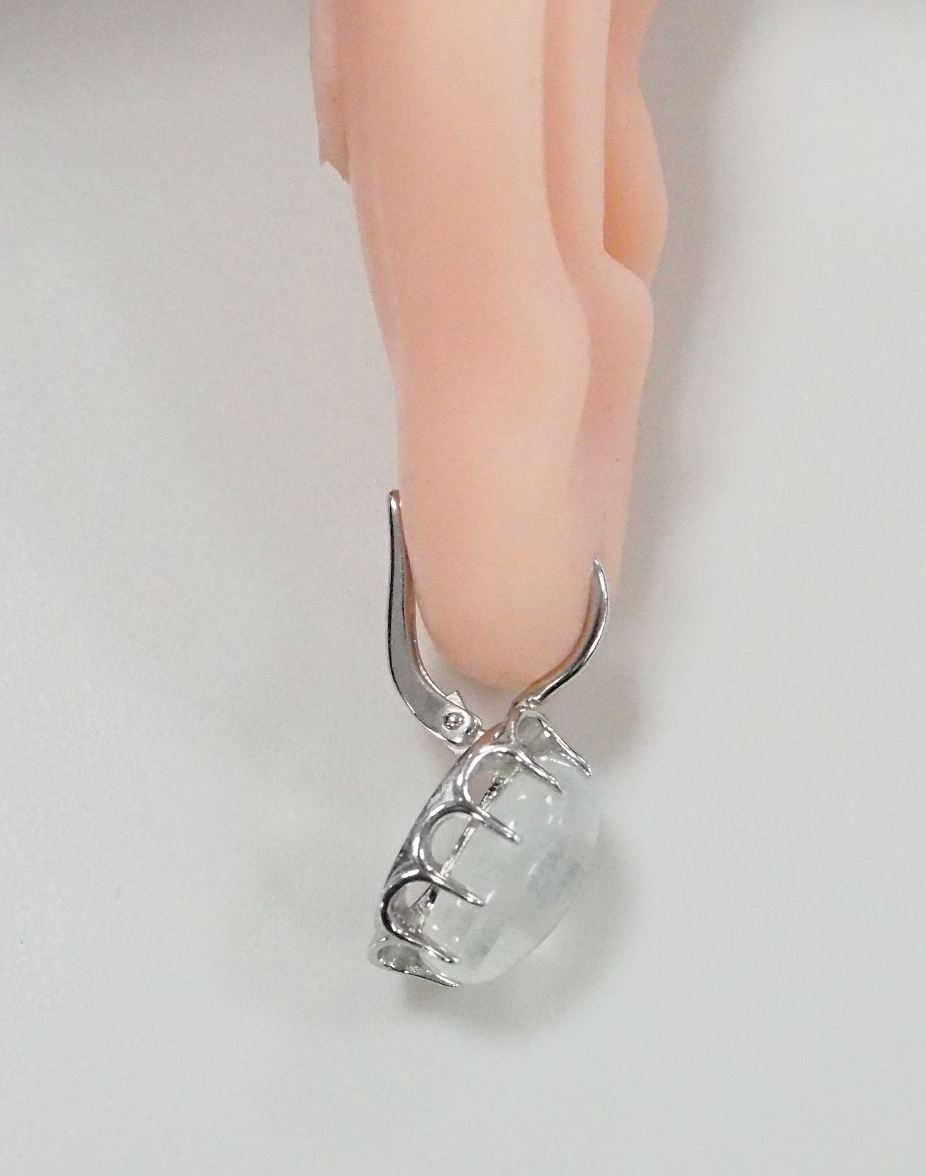 Серебряные серьги с лунными камнями